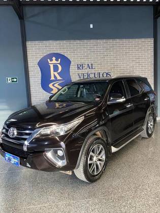 TOYOTA HILUX SW4 2.8 SRX 4X4 16V TURBO INTERCOOLER DIESEL 4P AUTOMÁTICO
